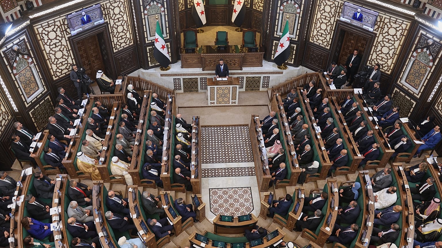 الرئيس السوري الانتقالي أحمد الشرع يلقي كلمة خلال الجلسة الافتتاحية لمجلس الشعب السوري الجديد في دمشق، 12 يوليو/تموز 2026.