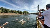 France : des centaines de nageurs plongent dans la Seine pour la première course en 80 ans