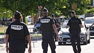 Des policiers contrôlent des véhicules à un poste de contrôle avant le sommet du G7 à Évian-les-Bains, en France, le lundi 15 juin 2026