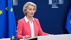 Ursula von der Leyen, az Európai Bizottság elnöke az EU brüsszeli központjában tartott jelentésen szólal fel a gyermekek online biztonságáról. 2026. július 13.