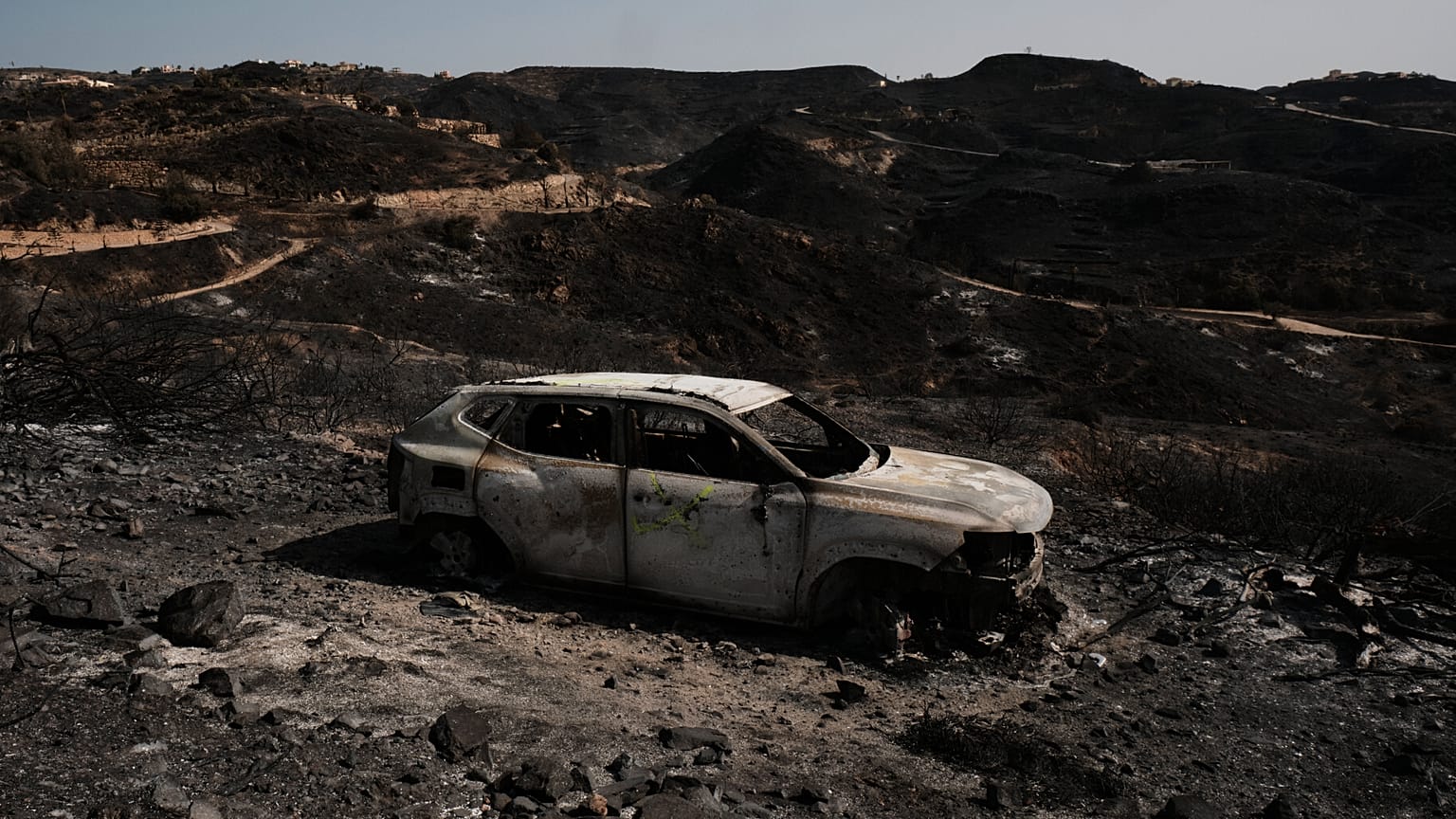 Verbrannte Landschaft nach Waldbränden bei Bedar nahe Almeria in Spanien, aufgenommen am Samstag, dem elften Juli 2026.