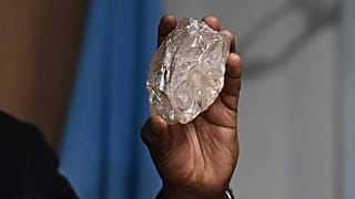 De Beers to pause work at S.Africa's largest diamond mine