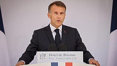 Le président français Emmanuel Macron prononce son discours traditionnel devant les forces armées, au ministère de la Défense à Paris, ce lundi 13 juillet 2026. 
