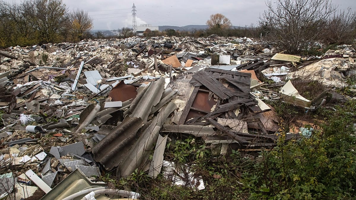 Espagne : quatre personnes arrêtées pour 46 000 tonnes de déchets illégaux français
