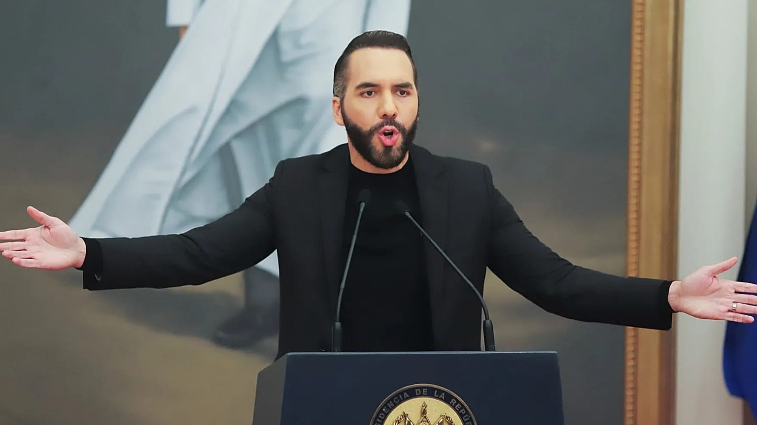 ARCHIVO - El presidente de El Salvador, Nayib Bukele, da una conferencia de prensa en San Salvador, El Salvador, el 14 de enero de 2025. (Foto AP/Salvador Meléndez, Archivo)