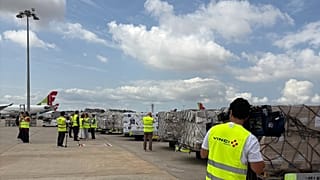 Carga de medicamentos a caminho da Venezuela no Aeroporto de Lisboa. Imagem partilhada publicamente no Facebbok.