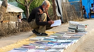Un libraire de Gaza est retourné dans les ruines pour récupérer ses livres