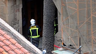 ARCHIVO: Un bombero visto en Barcelona, ​​España, el 19 de abril de 2011.