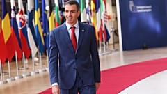 وصل رئيس الوزراء الإسباني بيدرو سانشيز إلى مبنى المجلس الأوروبي في بروكسل لحضور قمة الاتحاد الأوروبي، يوم الخميس 23 أكتوبر/تشرين الأول 2025. (صورة من وكالة أسوشيتد برس/فرانسوا