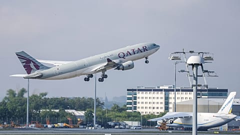 A Qatar Airways plane takes off from Leipzig/Halle Airport, Friday, July 18, 2025, Saxony, Schkeuditz. 