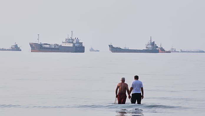 Oil prices rise as fighting between US and Iran intensifies Oil prices rose on Monday morning as fighting between the US and Iran intensified, fuelling concerns over disruptions to energy shipments through the Strait of Hormuz.