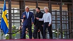 El presidente del Consejo Europeo Antonio Costa, el ucraniano Volodímir Zelenski y la presidenta de la Comisión Europea Ursula von der Leyen, en Bruselas, 18 de junio de 2026.