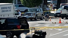 Az FBI szakemberei helyszínelnek az ICE ügynökei által végrehajtott lövöldözés színhelyén, 2026. július 13-án, hétfőn, Biddefordban, Main