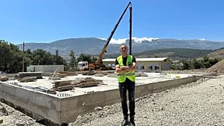 Haluk Levent, kurucusu olduğu sivil toplum kuruluşu Ahbap ile 6 Şubat depremlerinin etkili olduğu Hatay'da, 7 Temmuz 2023.
