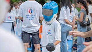 Niños refugiados participan en un evento deportivo
