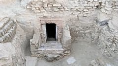 مدخل المقبرة المكتشفة حديثا.