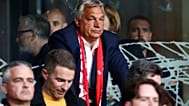 Orbán Viktor a VB-selejtezőn nézi a magyar-ír meccset