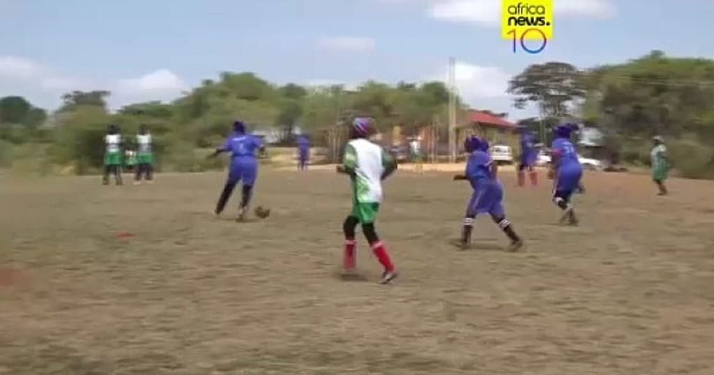 Kenya: elderly women play football for health
