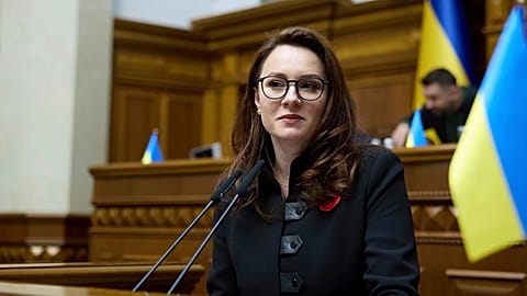 ARCHIV: Vizepremierministerin und Wirtschaftsministerin der Ukraine Julija Swyrydenko spricht am Donnerstag, 8. Mai 2025, im Parlament in Kyjiw.