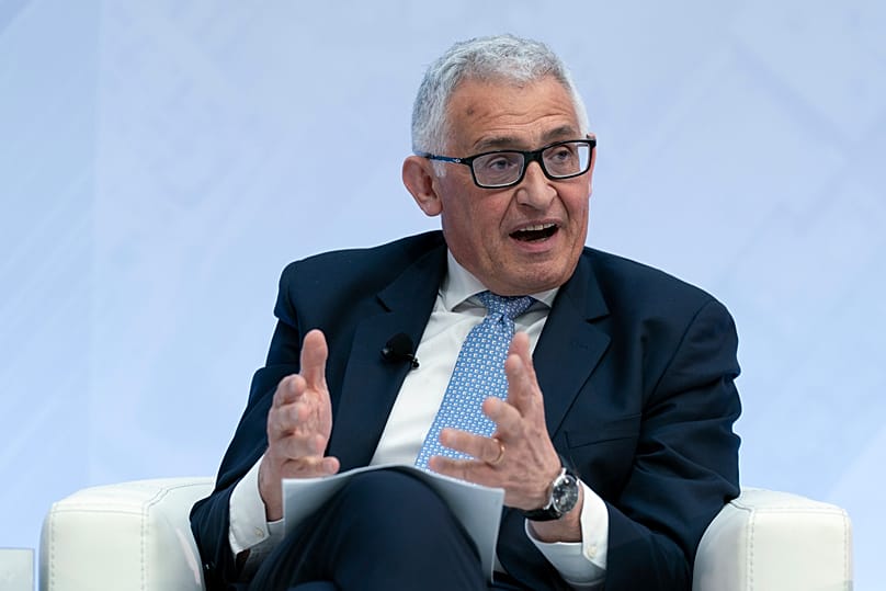 أرشيف. عضو المجلس التنفيذي للبنك المركزي الأوروبي بييرو تشيبولوني يتحدث في منتدى 