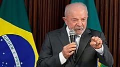 El presidente brasileño Luiz Inácio Lula da Silva pronuncia un discurso durante una reunión del Consejo de Ministros en el Palacio del Planalto, en Brasilia,