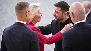 Ukraine's President Volodymyr Zelensky, center right, and European Commission President Ursula von der Leyen, center left