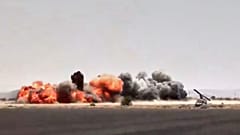  تُظهر هذه الصورة -المأخوذة من مقطع فيديو بثته قناة "المسيرة"- انفجاراً في مجمع مطار صنعاء الدولي، يوم الاثنين 13 يوليو 2026.