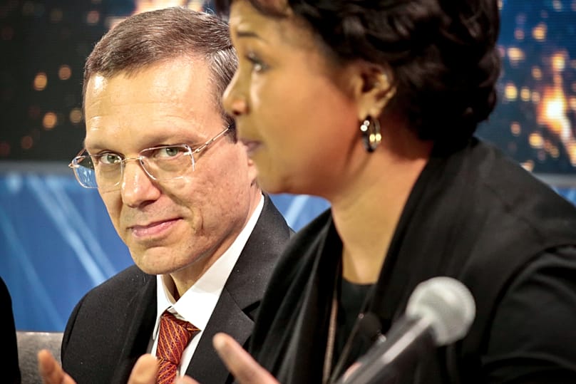 Harvard physicist Avi Loeb, left, listens as former NASA astronaut Dr. Mae C. Jemison speaks during a press conference, April 12, 2016, in New York.