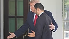 الرئيس دونالد ترامب مع رئيس الوزراء العراقي علي الزيدي أثناء دخولهما البيت الأبيض معًا، الثلاثاء 14 يوليو 2026، في واشنطن.(صورة AP/أليكس براندون)