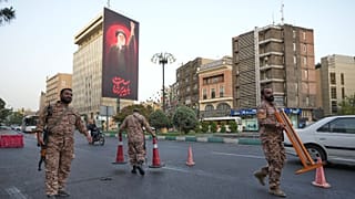 نیروهای امنیتی در حال تشکیل ایست بازرسی در ایران