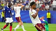 Spain's Lamine Yamal controls the ball during a World Cup semifinal match against France in Arlington, 14 July, 2026
