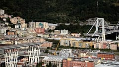 Άποψη της κατεστραμμένης γέφυρας αυτοκινητοδρόμου Morandi στη Γένοβα, Ιταλία, Παρασκευή 17 Αυγούστου 2018