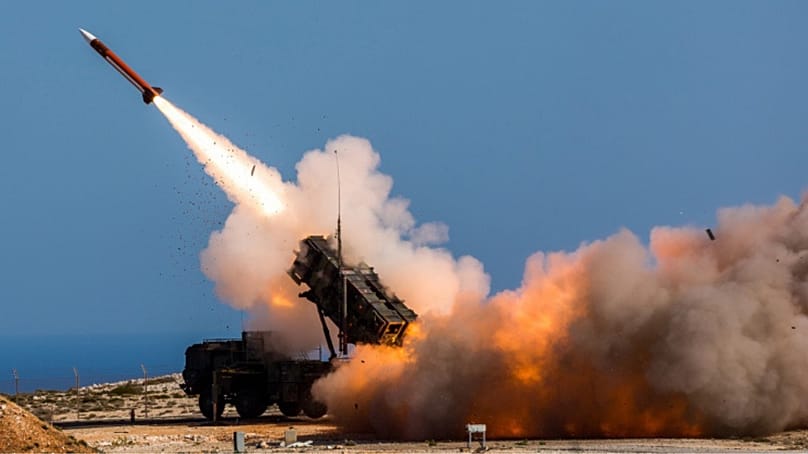 Немецкие военнослужащие ведут огонь из зенитного ракетного комплекса Patriot на натовском ракетном полигоне в Хании, Греция.