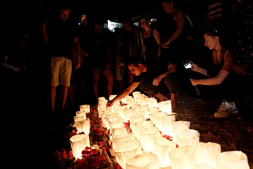 Familiares e moradores de Mati prestam homenagem às vítimas do incêndio, julho de 2025