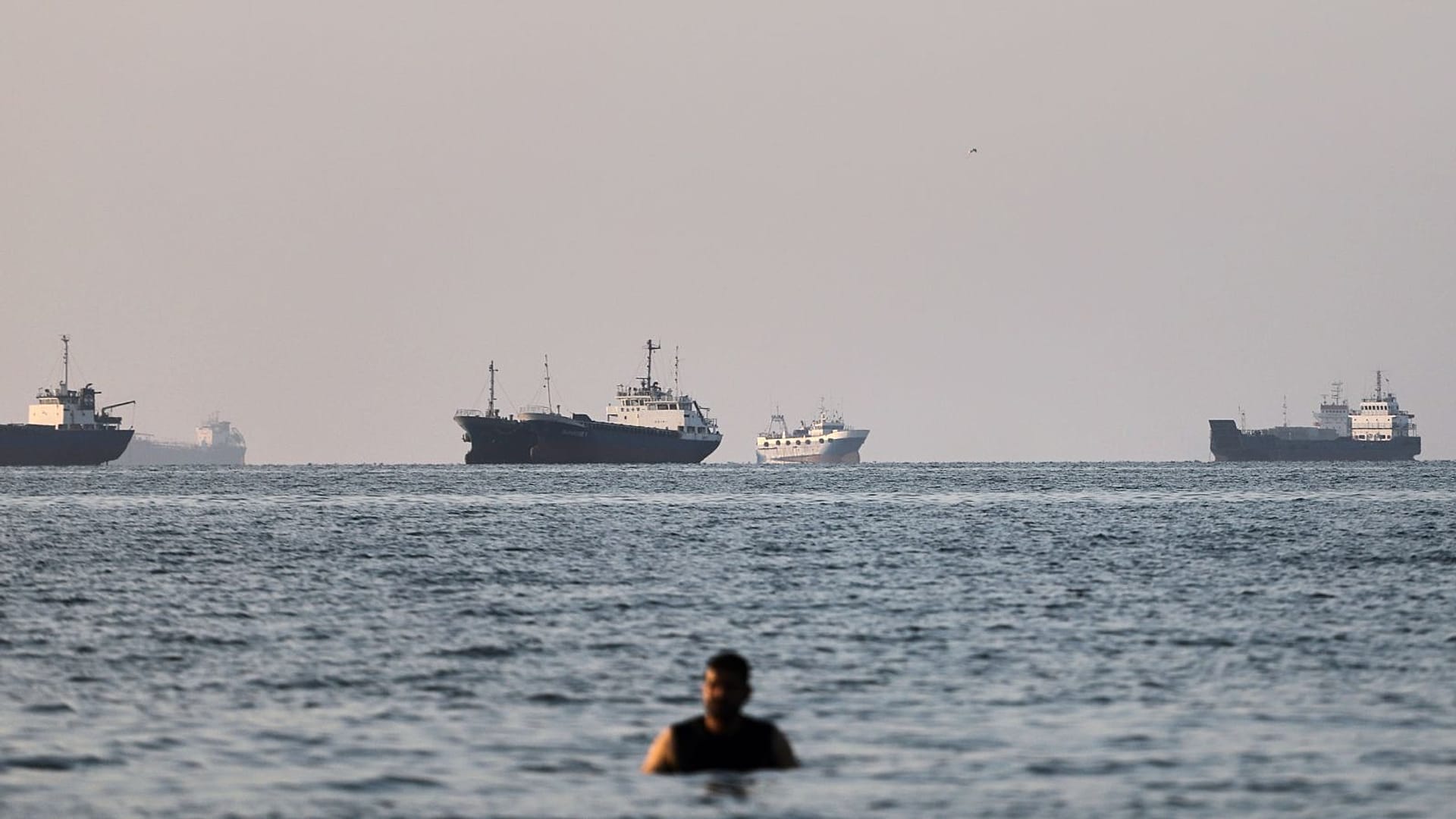 USA fliegen weiter Tagesangriffe auf Iran: Konflikt um Straße von ...