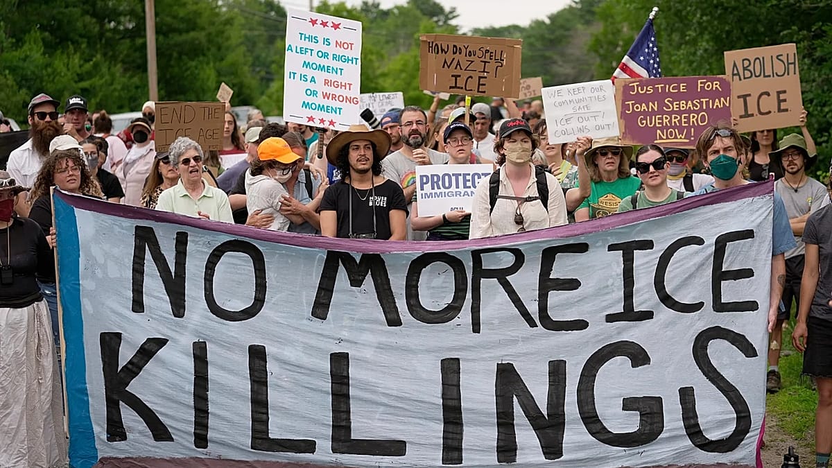 Trump urges ICE to continue traffic stops after fatal shootings Trump urges ICE to continue traffic stops after fatal shootings