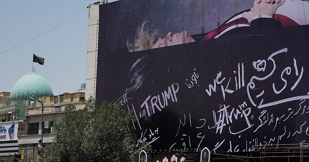 Iran: new banner depicting Trump lying in a coffin in Tehran