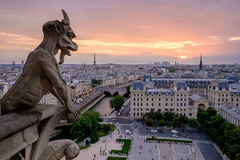 Nascer do sol sobre Paris