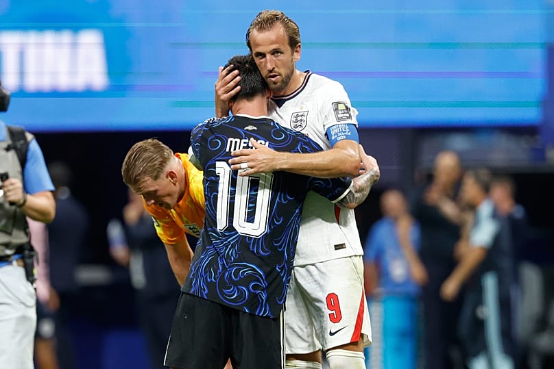 Argentina's Lionel Messi (10) and England's Harry Kane (9) embrace after the World Cup semifinal between England and Argentina in Atlanta, Wednesday, 15/07/2026. Erik S.Lesser