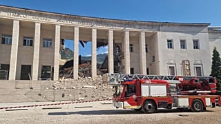 Foto del crollo del tribunale di Bolzano, 16 luglio 2026. Landesfeuerwehrverband Südtirol﻿