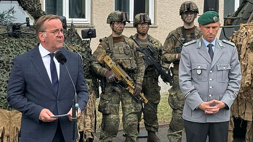 Bei seinem Besuch betont Pistorius die Bedeutung der Heimatschützer für die Verteidigungsfähigkeit Deutschlands und der NATO im Ernstfall.