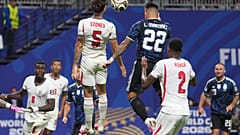 Lautaro Martinez (22) marque de la tête le but décisif pour l’Argentine contre l’Angleterre (2-1) en demi-finale du Mondial à Atlanta le 15 juillet 2026