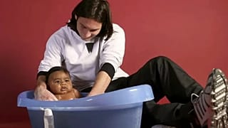 Messi, bañando a Yamal