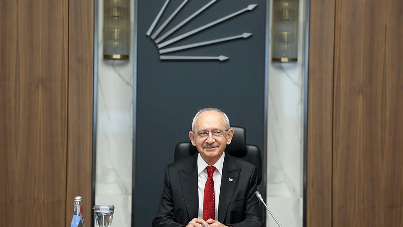 Kılıçdaroğlu, Merkez Yönetim Kurulu toplantısına başkanlık ediyor.