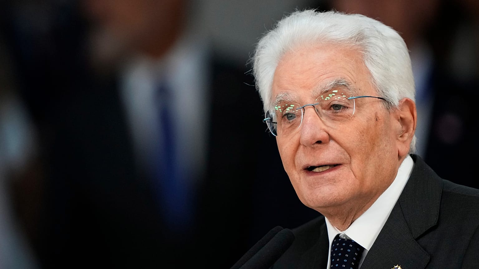 Sergio Mattarella durante una visita in Brasile due anni fa