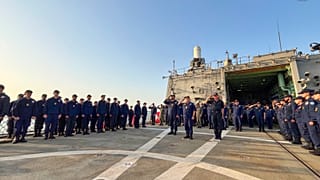 El comandante de la operación concede la Medalla EUNAVFOR ASPIDES (UE) a la tripulación del HS PSARA, 15 de julio de 2026