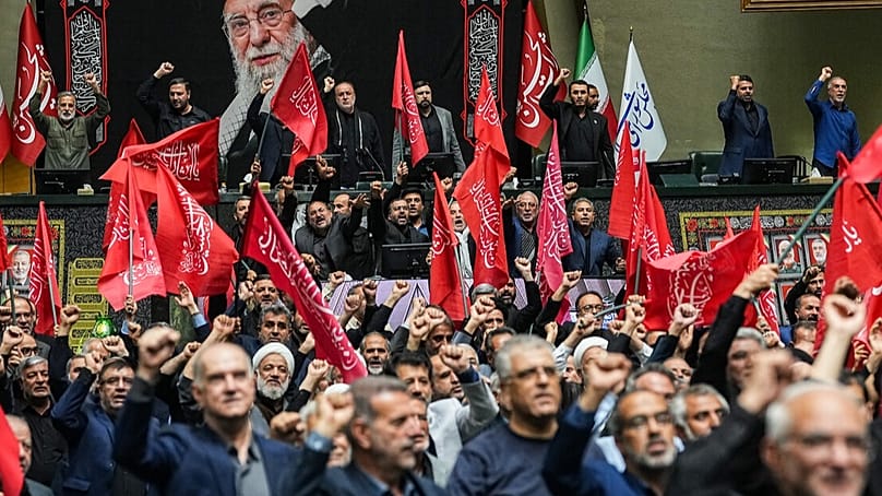 نمایندگان مجلس ایران پس از چهار ماه تعطیلی در نخستین نشست خود رسیدگی به لایحه تامین امنیت تنگه هرمز را آغاز کردند