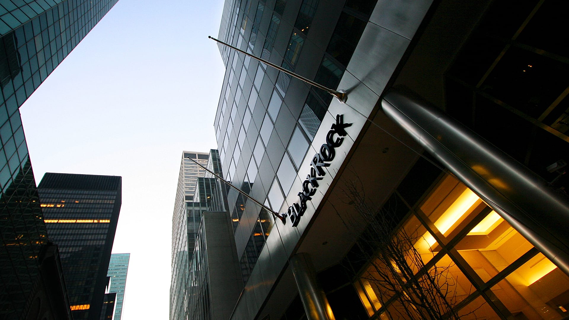 BlackRock вперше перевищив $15 трлн активів під управлінням: куди інвестує найбільший світовий менеджер