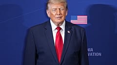 يصل الرئيس دونالد ترامب إلى الكلية الحربية للجيش الأمريكي في كارلايل، بنسلفانيا، خلال قمة بنسلفانيا للدفاع والابتكار، الأربعاء 15 يوليو 2026. (AP Photo/مات رورك)