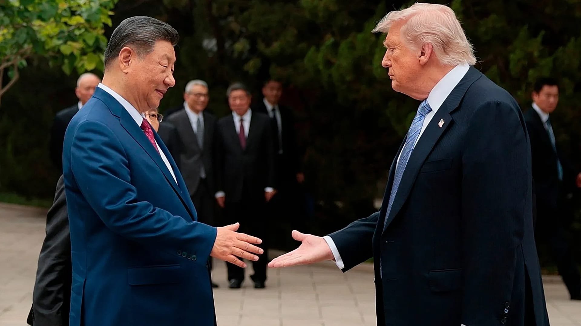 Китай відкидає звинувачення Трампа у втручанні у вибори США як «безпідставні»